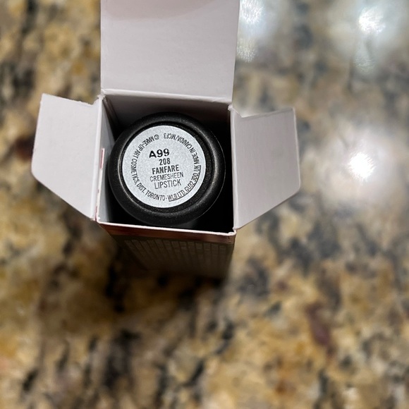 MAC Fanfare - Picture 5 of 5